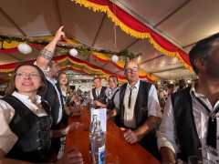 f57060b6 239f 4e00 8dc3 5bcb239ce725